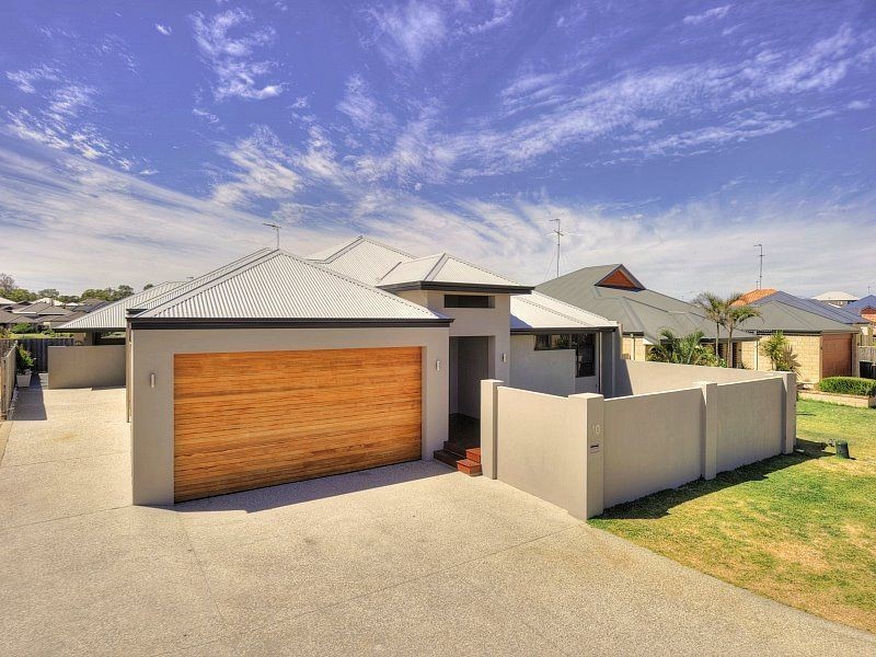 10 Lomatia Ramble, Halls Head WA 6210