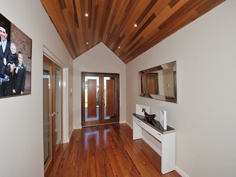 10 Lomatia Ramble, Halls Head WA 6210