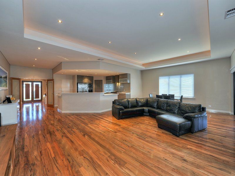 10 Lomatia Ramble, Halls Head WA 6210