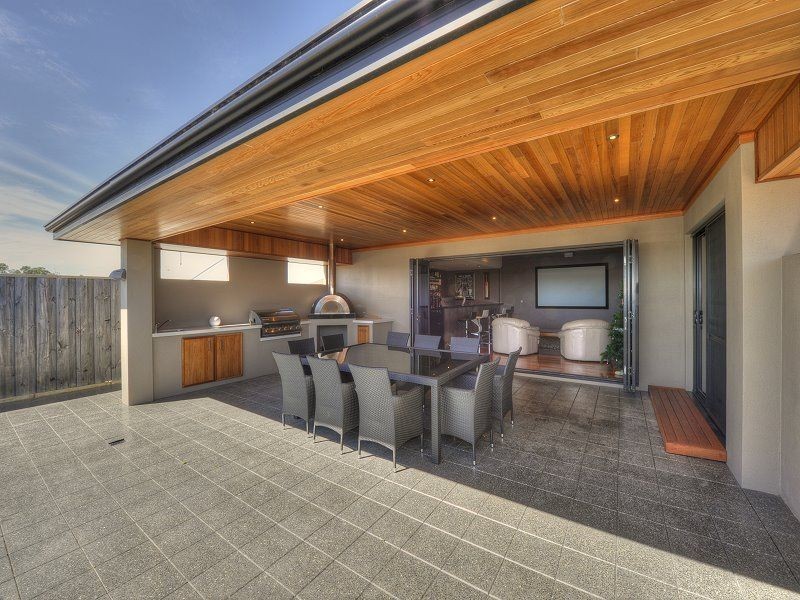 10 Lomatia Ramble, Halls Head WA 6210