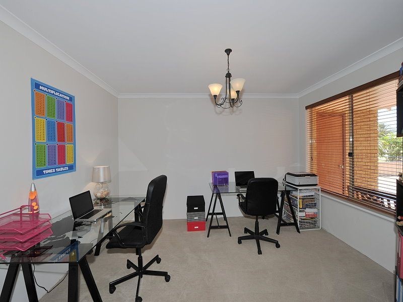 27 Peron Place, San Remo WA 6210