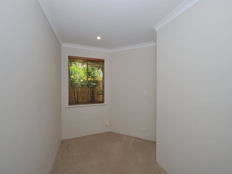 27 Peron Place, San Remo WA 6210