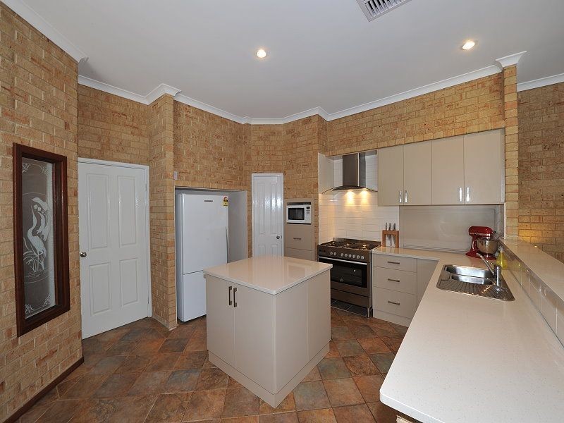 27 Peron Place, San Remo WA 6210