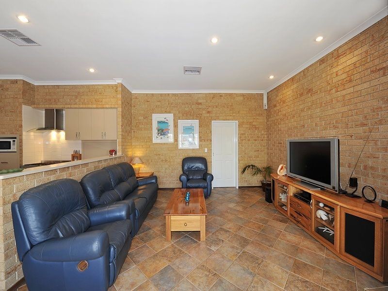 27 Peron Place, San Remo WA 6210