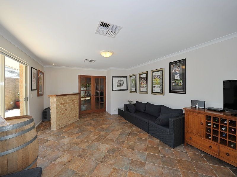 27 Peron Place, San Remo WA 6210