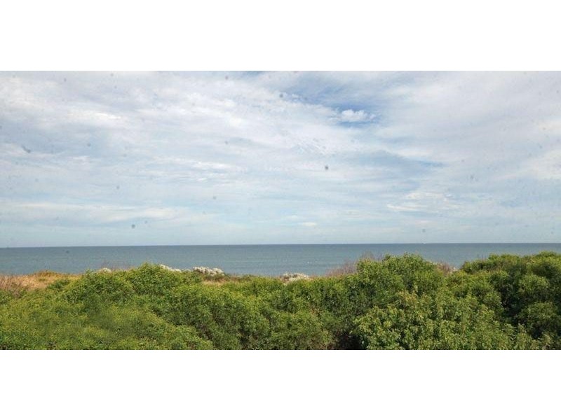 1/4 Coral Court, Halls Head WA 6210