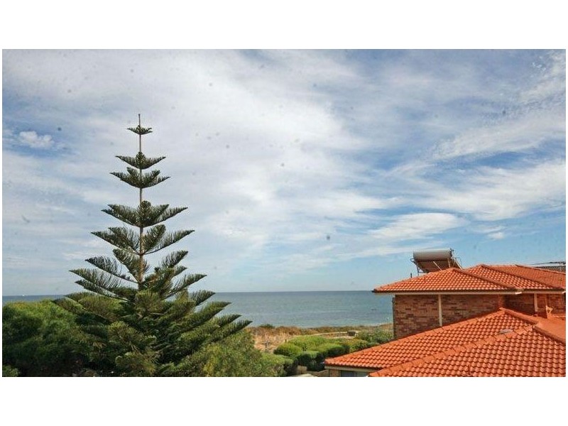 1/4 Coral Court, Halls Head WA 6210