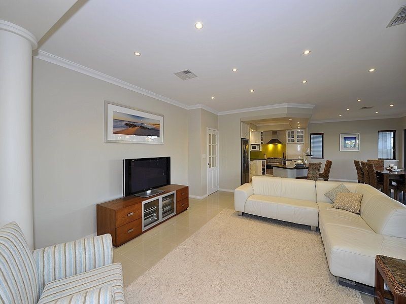 40 Brindabella Crescent, Halls Head WA 6210