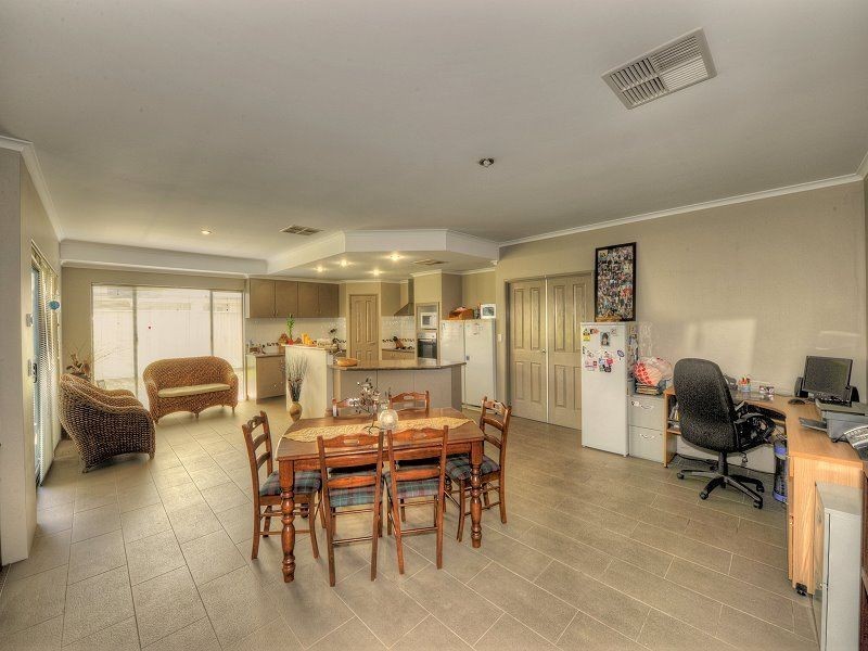 66 Carissa Turn, Halls Head WA 6210