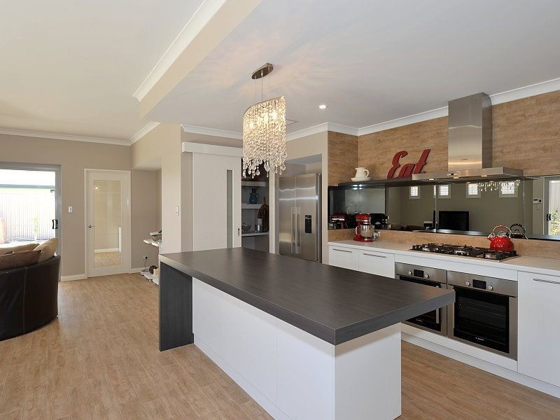 14 Victor Drive, Madora Bay WA 6210