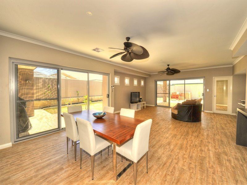 14 Victor Drive, Madora Bay WA 6210