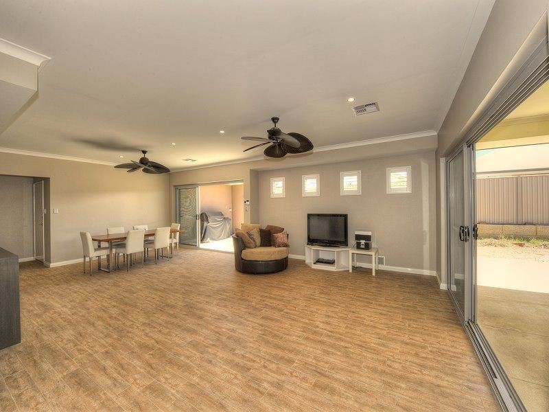 14 Victor Drive, Madora Bay WA 6210