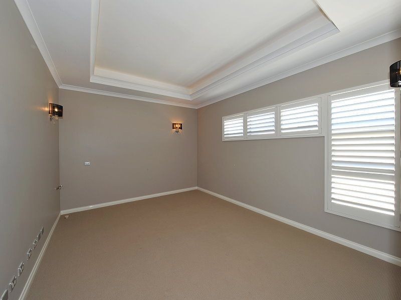 14 Victor Drive, Madora Bay WA 6210