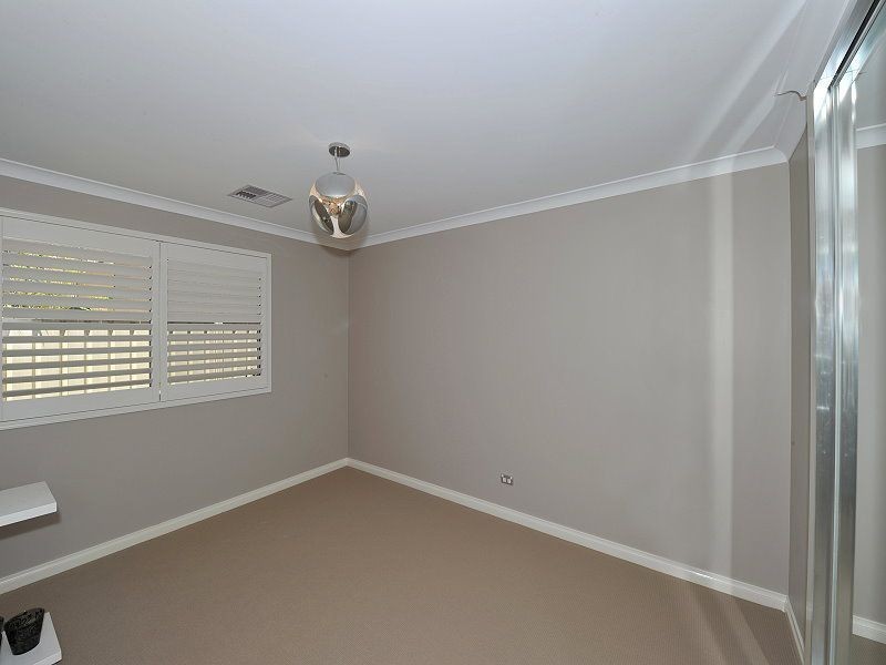 14 Victor Drive, Madora Bay WA 6210