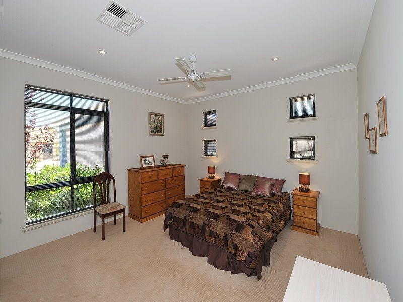 22 Rialto Place, Halls Head WA 6210