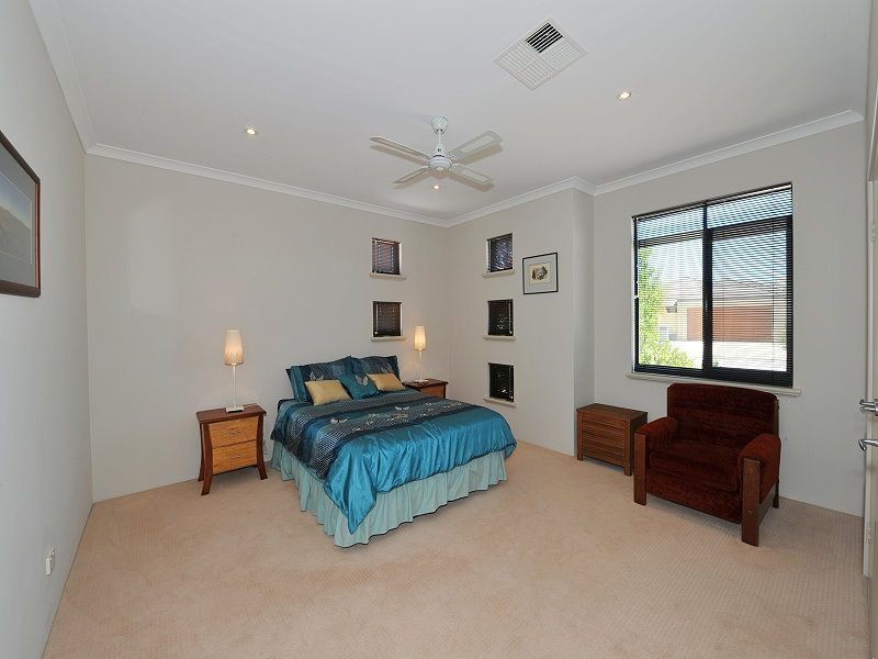 22 Rialto Place, Halls Head WA 6210