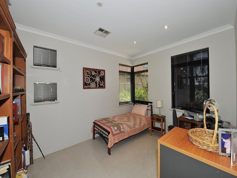 22 Rialto Place, Halls Head WA 6210