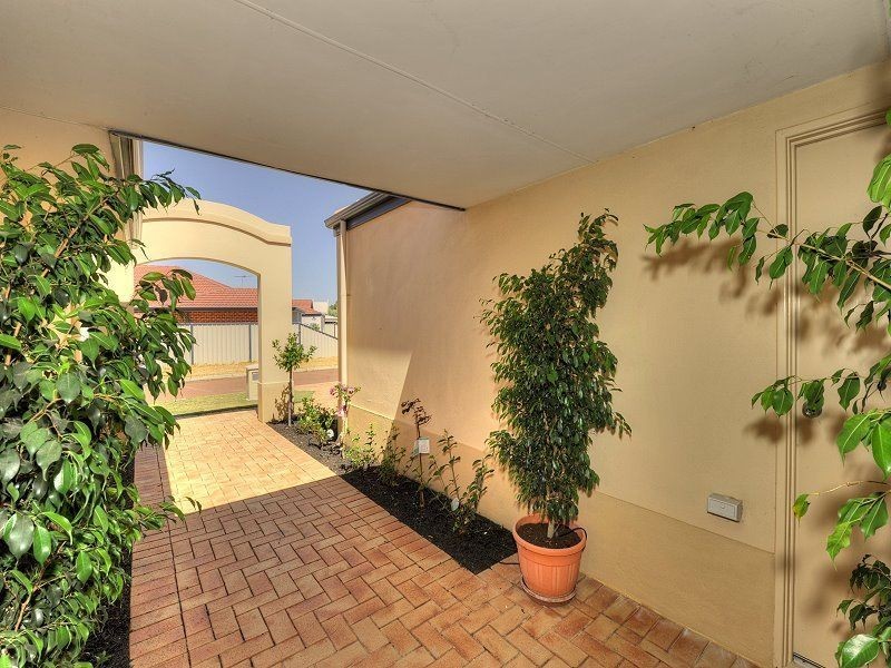 10 Peach Tree Pass, Meadow Springs WA 6210