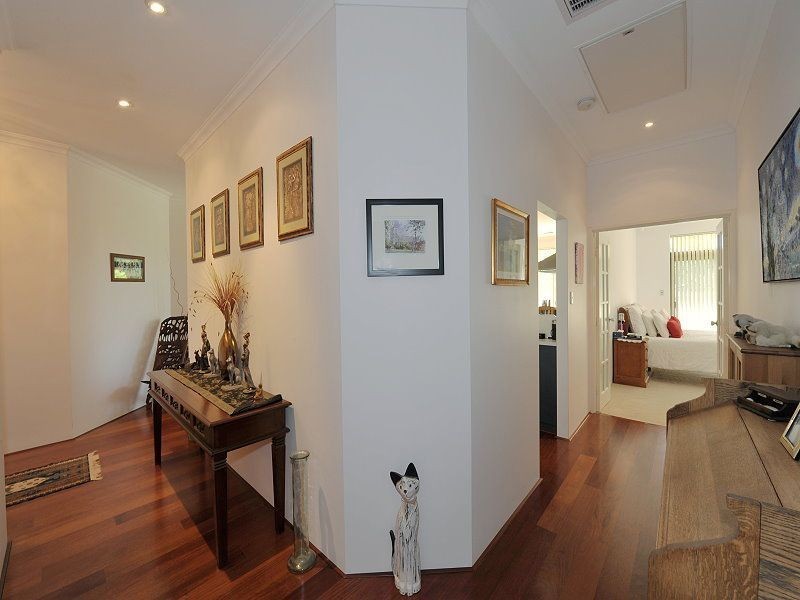 10 Peach Tree Pass, Meadow Springs WA 6210