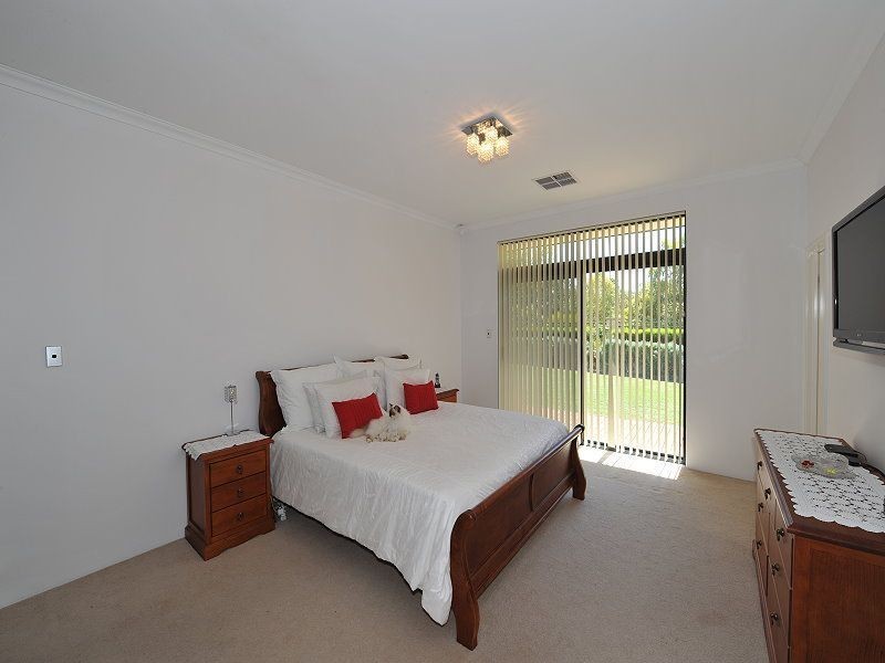 10 Peach Tree Pass, Meadow Springs WA 6210