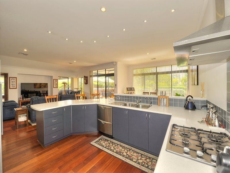 10 Peach Tree Pass, Meadow Springs WA 6210