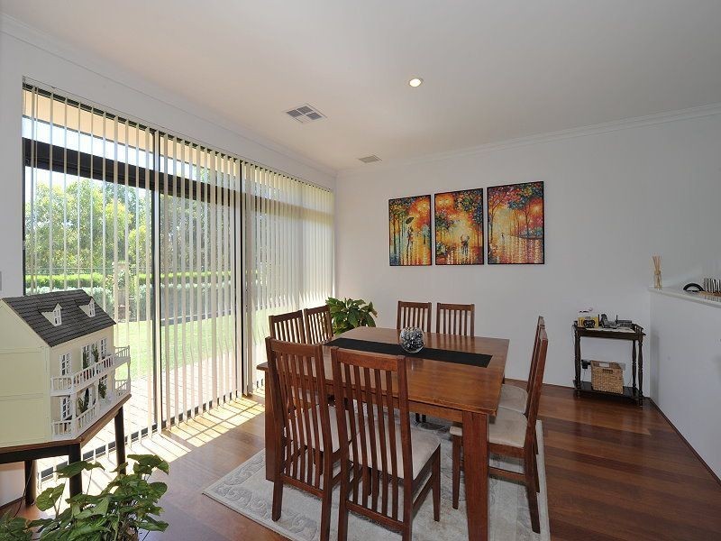 10 Peach Tree Pass, Meadow Springs WA 6210