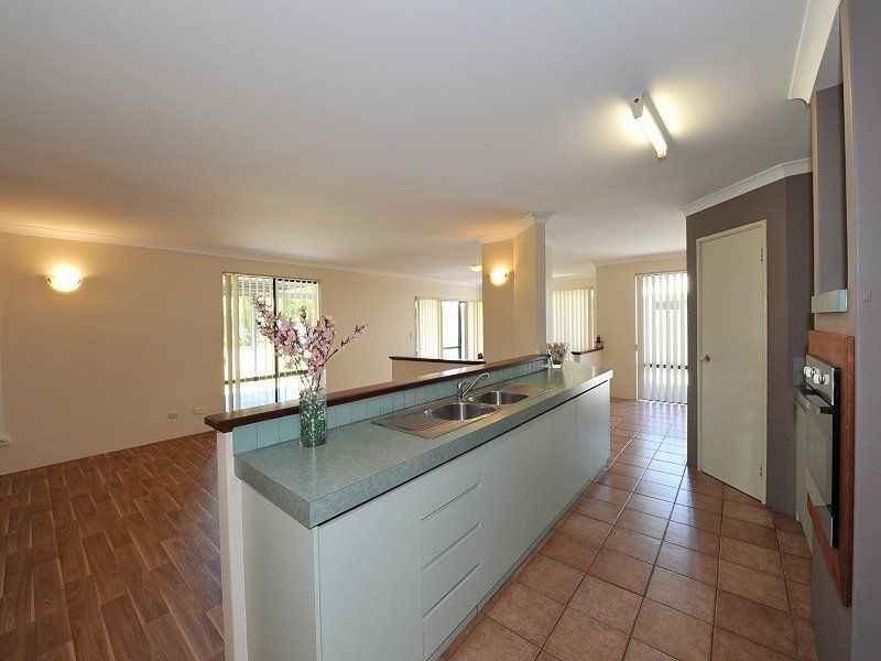 29 Templetonia Promenade, Halls Head WA 6210