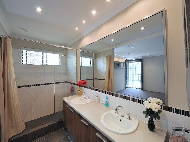 8 Glendale Street, Meadow Springs WA 6210