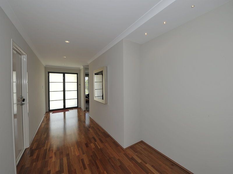 8 Glendale Street, Meadow Springs WA 6210