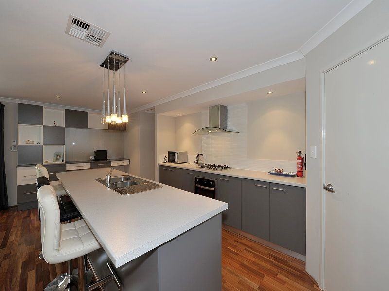 8 Glendale Street, Meadow Springs WA 6210