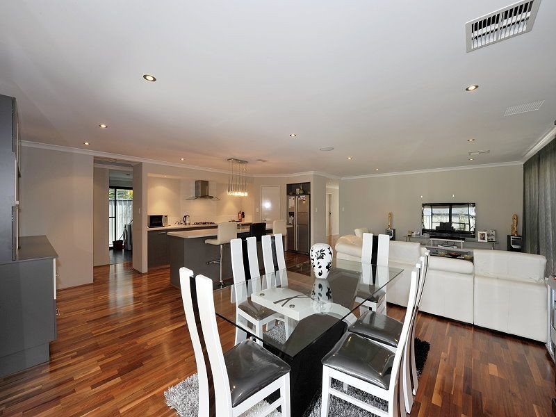 8 Glendale Street, Meadow Springs WA 6210