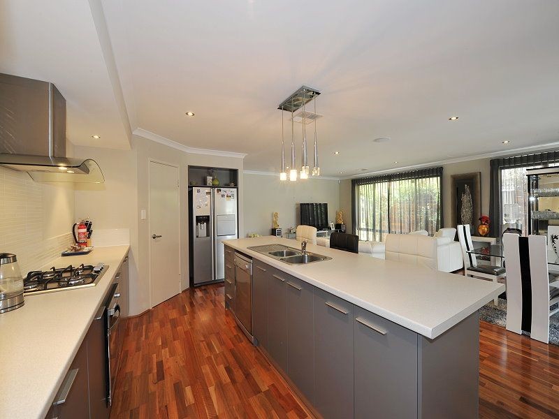 8 Glendale Street, Meadow Springs WA 6210