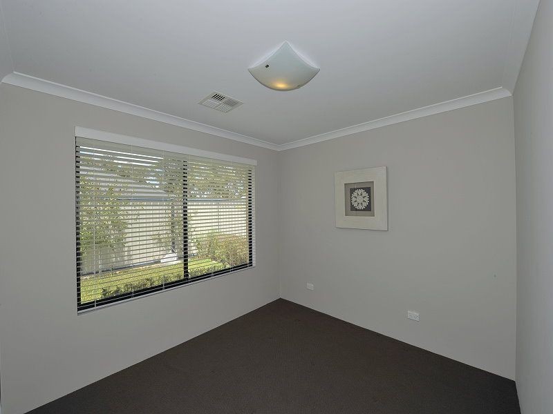 8 Glendale Street, Meadow Springs WA 6210