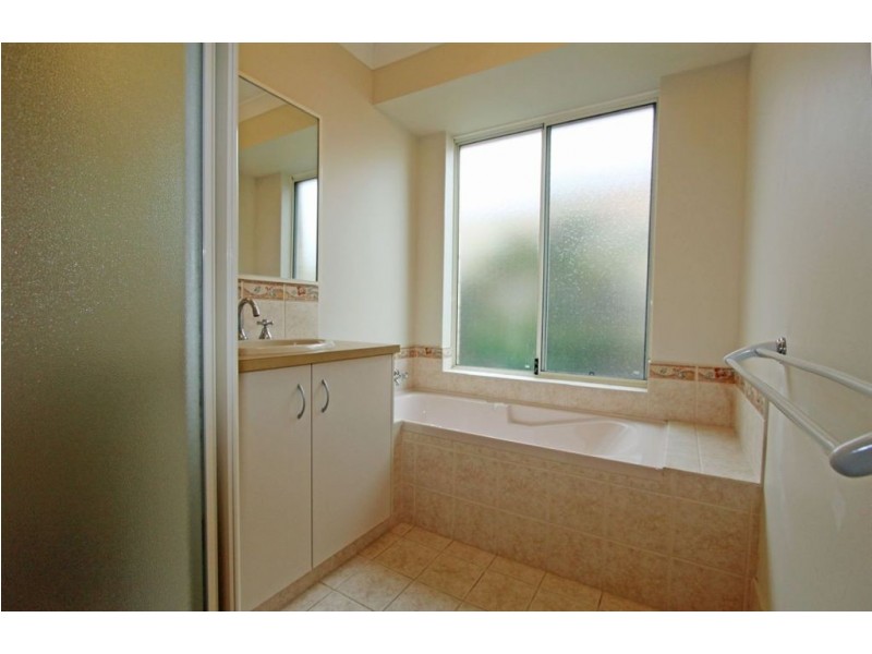 17 Alba Pass, Halls Head WA 6210