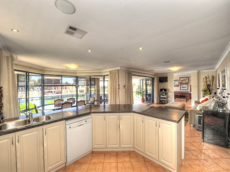 4 Ragamuffin, Halls Head WA 6210