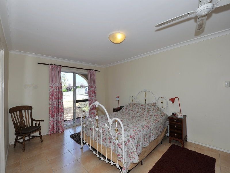 5 Comet Street, Dudley Park WA 6210