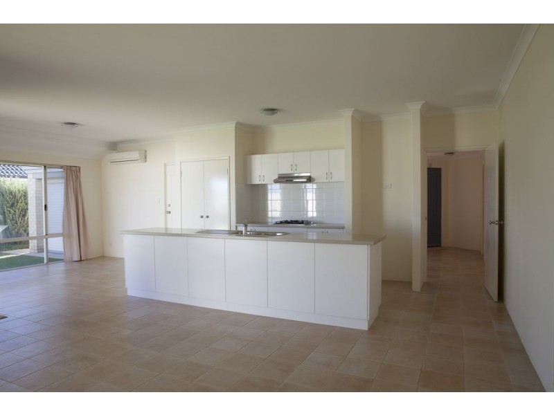 14 Sinclair Vista, Lakelands WA 6180