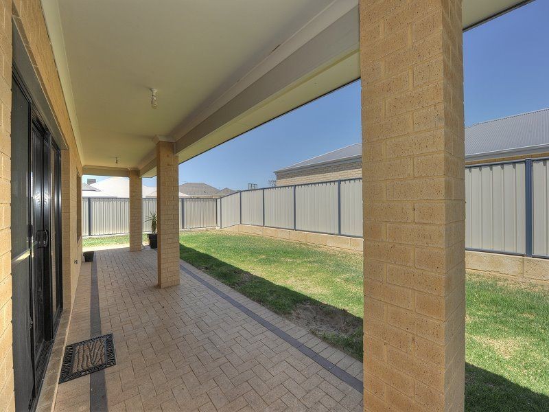 6 Emerald Pass, Meadow Springs WA 6210