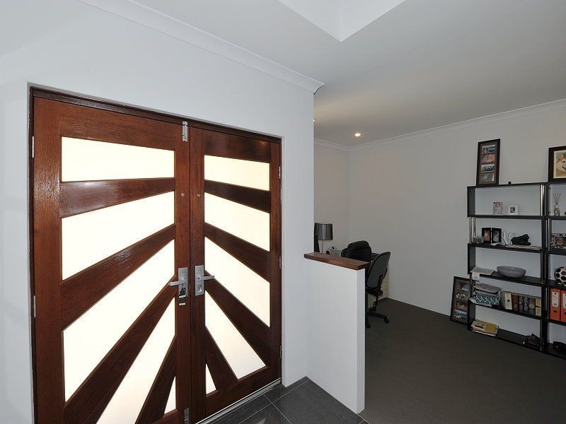 6 Emerald Pass, Meadow Springs WA 6210