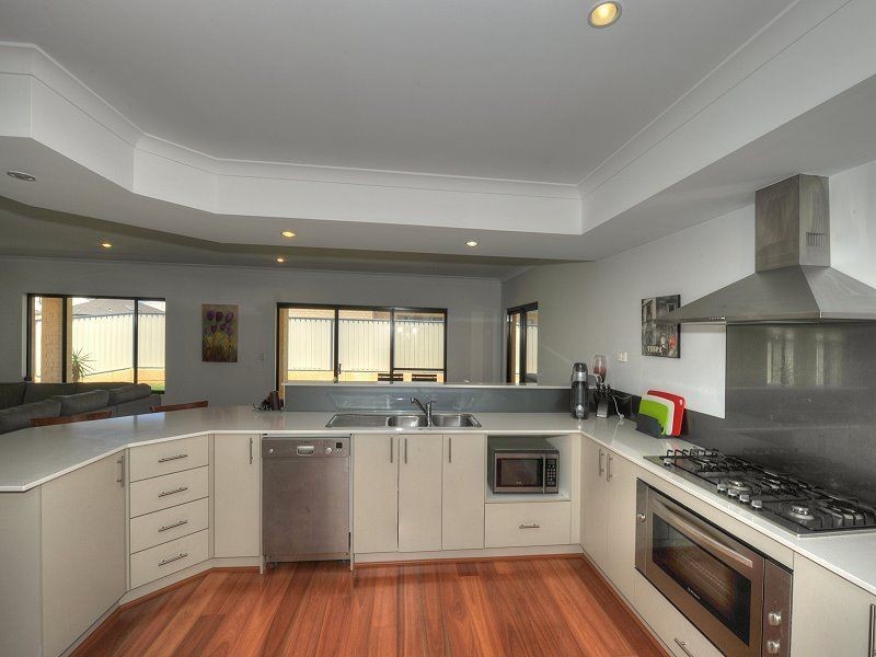 6 Emerald Pass, Meadow Springs WA 6210