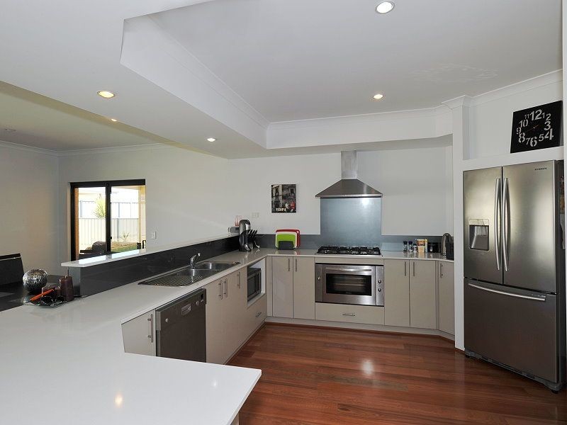 6 Emerald Pass, Meadow Springs WA 6210