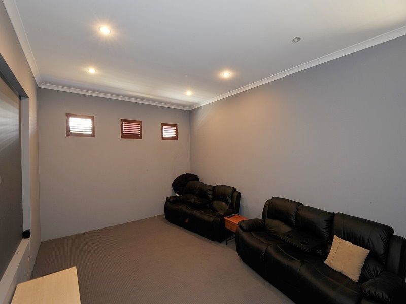 6 Emerald Pass, Meadow Springs WA 6210