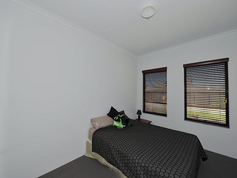 6 Emerald Pass, Meadow Springs WA 6210