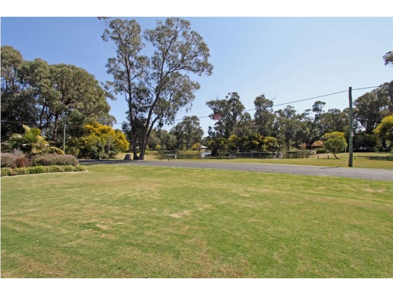 14 Hotspur Way, Greenfields WA 6210