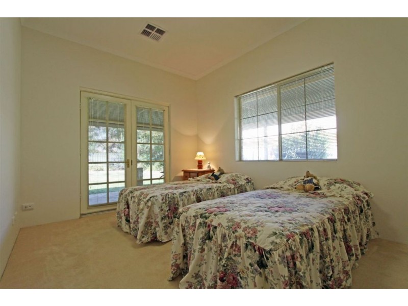 14 Hotspur Way, Greenfields WA 6210