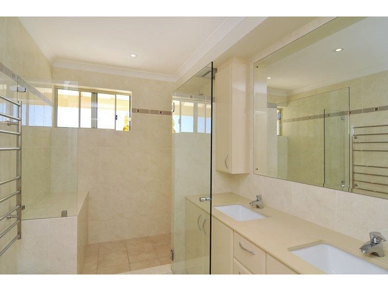 8/5 Weatherley Place, Halls Head WA 6210