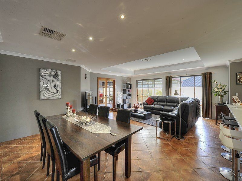 61 Ballard Meander, Lakelands WA 6180