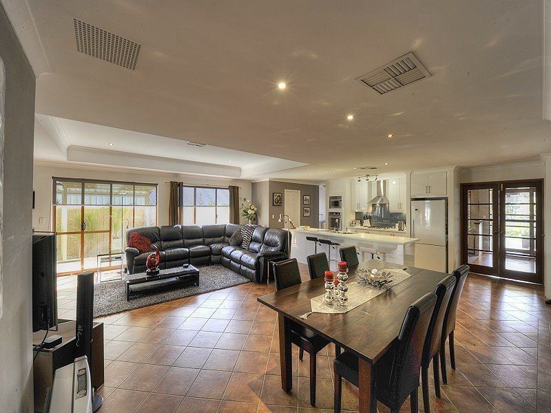 61 Ballard Meander, Lakelands WA 6180