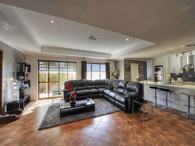 61 Ballard Meander, Lakelands WA 6180