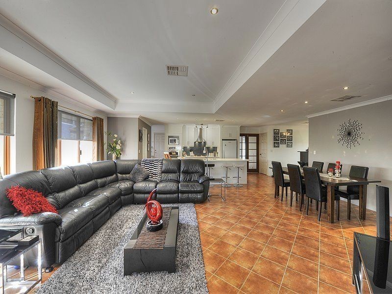 61 Ballard Meander, Lakelands WA 6180